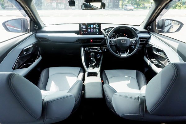 TOYOTA YARIS CROSS 1.5 HEV PREMIUM LUXURY 2024 - Image 16