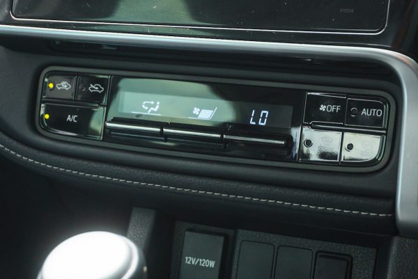 TOYOTA ALTIS 1.8 ESPORT OPTION ปี2019 (9กง1430) - Image 22