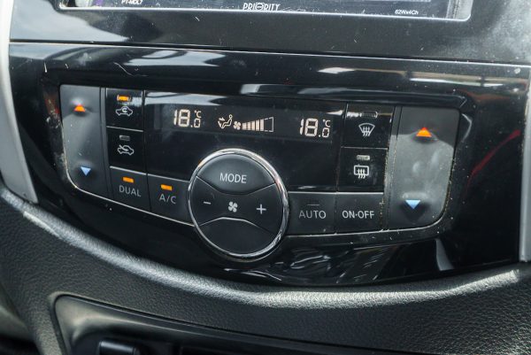 NISSAN NAVARA NP 300 2.5 V AT ปี 2015 (7กฮ1473) - Image 20