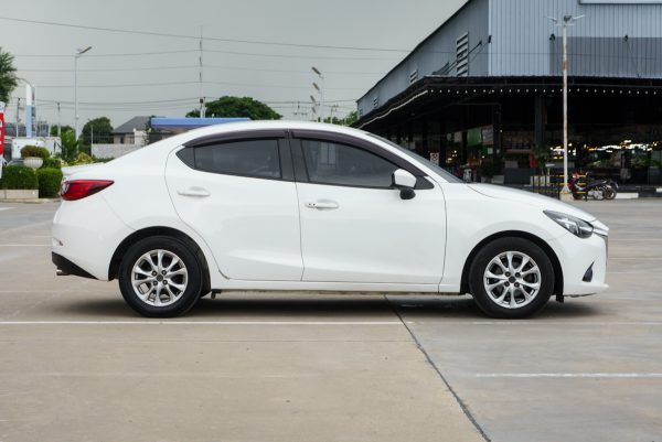 MAZDA 2 1.3 SEDAN HIGH CONNECT AT ปี2016 (5กล3841) - Image 6