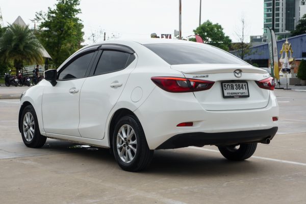 MAZDA 2 1.3 SEDAN HIGH CONNECT AT ปี2016 (5กล3841) - Image 9