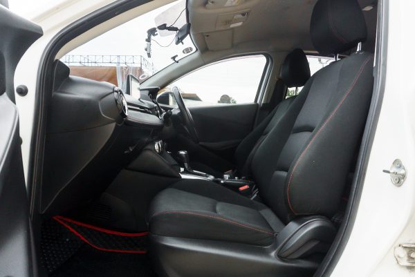 MAZDA 2 1.3 SEDAN HIGH CONNECT AT ปี2016 (5กล3841) - Image 13