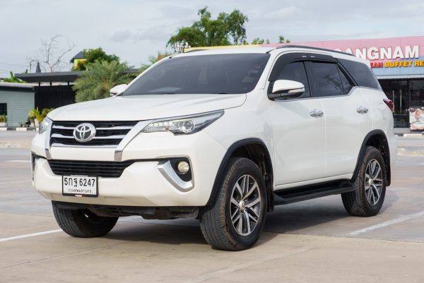 TOYOTA FORTUNER 2.4 V AT ปี2016 (5กฐ6247) - Image 3