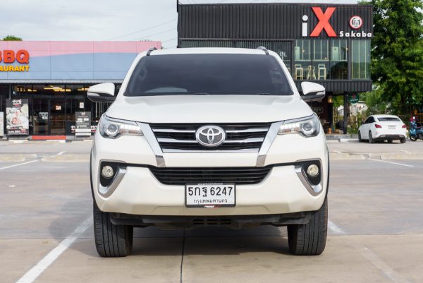 TOYOTA FORTUNER 2.4 V AT ปี2016 (5กฐ6247) - Image 4