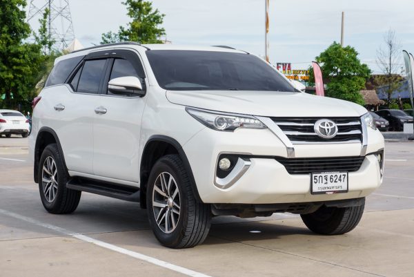 TOYOTA FORTUNER 2.4 V AT ปี2016 (5กฐ6247) - Image 5