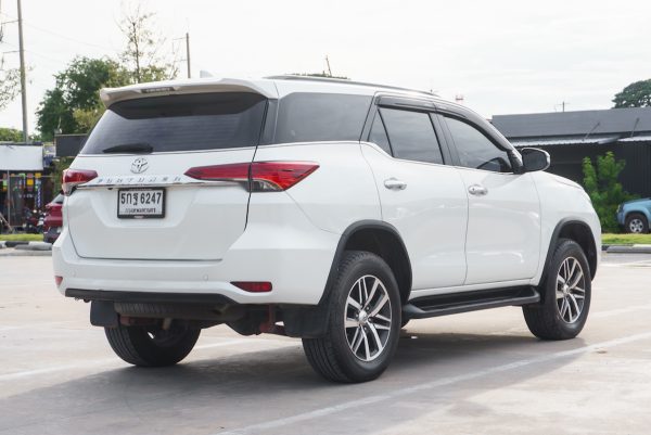 TOYOTA FORTUNER 2.4 V AT ปี2016 (5กฐ6247) - Image 7