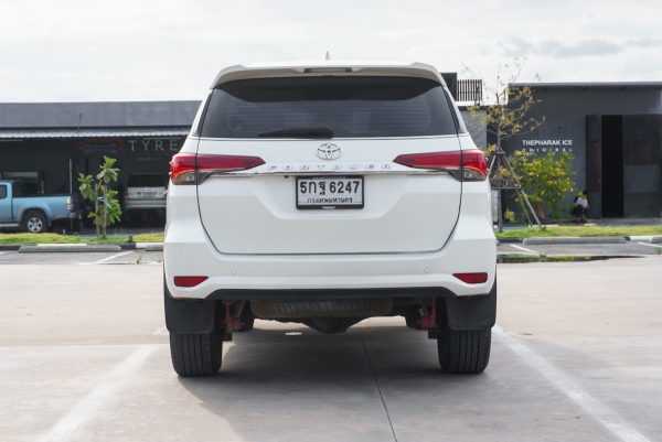 TOYOTA FORTUNER 2.4 V AT ปี2016 (5กฐ6247) - Image 8