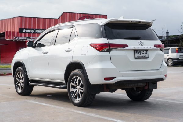 TOYOTA FORTUNER 2.4 V AT ปี2016 (5กฐ6247) - Image 9