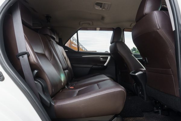 TOYOTA FORTUNER 2.4 V AT ปี2016 (5กฐ6247) - Image 13
