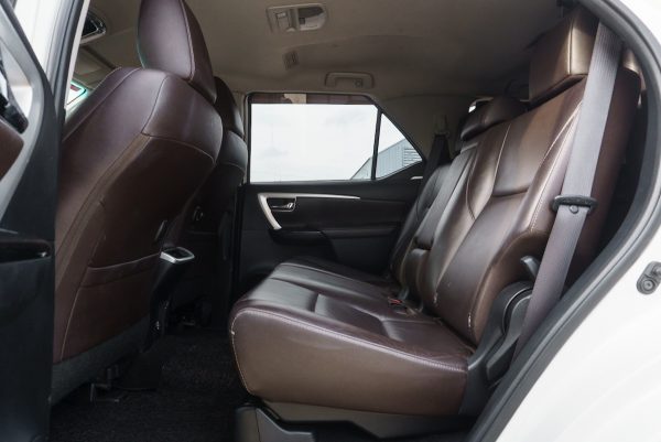 TOYOTA FORTUNER 2.4 V AT ปี2016 (5กฐ6247) - Image 14