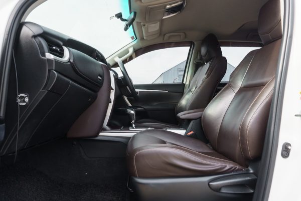 TOYOTA FORTUNER 2.4 V AT ปี2016 (5กฐ6247) - Image 15