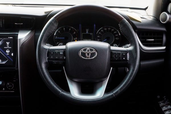 TOYOTA FORTUNER 2.4 V AT ปี2016 (5กฐ6247) - Image 17