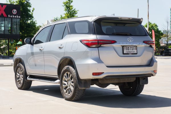 TOYOTA FORTUNER 2.4 V AT ปี 2020 (1ขธ7201) - Image 9