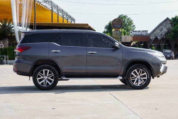 TOYOTA FORTUNER 2.4 V AT ปี 2019 (8กต3022) - Image 6