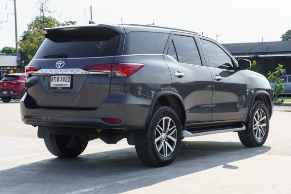 TOYOTA FORTUNER 2.4 V AT ปี 2019 (8กต3022) - Image 7