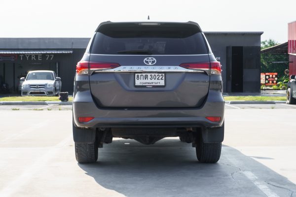 TOYOTA FORTUNER 2.4 V AT ปี 2019 (8กต3022) - Image 8