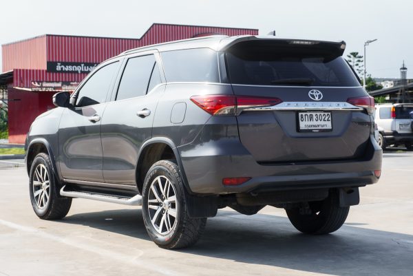 TOYOTA FORTUNER 2.4 V AT ปี 2019 (8กต3022) - Image 9