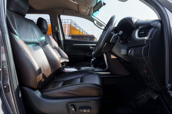 TOYOTA FORTUNER 2.4 V AT ปี 2019 (8กต3022) - Image 10
