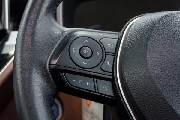 TOYOTA COROLLA CROSS 1.8 HYBRID PREMIUM SAFETY ปี2021 (1ขพ8043) - Image 18
