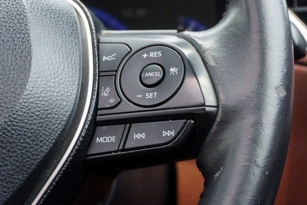 TOYOTA COROLLA CROSS 1.8 HYBRID PREMIUM SAFETY ปี2021 (1ขพ8043) - Image 19