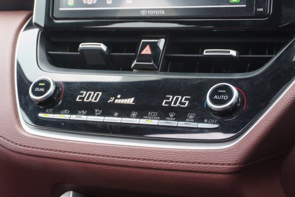 TOYOTA COROLLA CROSS 1.8 HYBRID PREMIUM SAFETY ปี2021 (1ขพ8043) - Image 21