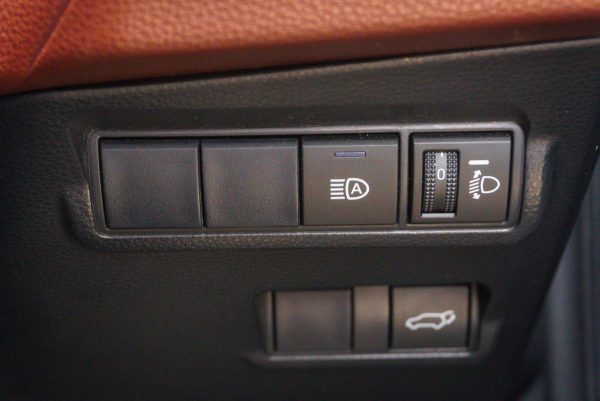 TOYOTA COROLLA CROSS 1.8 HYBRID PREMIUM SAFETY ปี2021 (1ขพ8043) - Image 26
