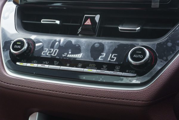 TOYOTA COROLLA CROSS 1.8 HYBRID PREMIUM SAFETY ปี2021 (2ขช1027) - Image 21