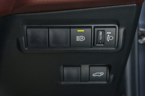 TOYOTA COROLLA CROSS 1.8 HYBRID PREMIUM SAFETY ปี2021 (2ขช1027) - Image 25