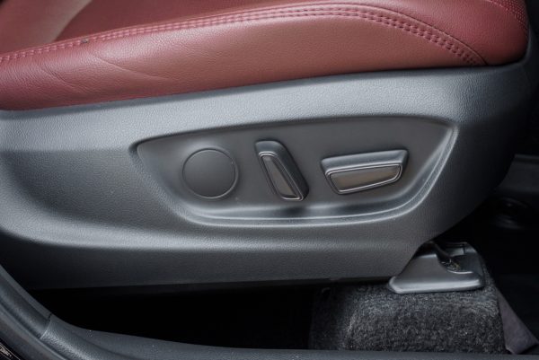 TOYOTA COROLLA CROSS 1.8 HYBRID PREMIUM ปี2020 (1ขธ3884) - Image 12