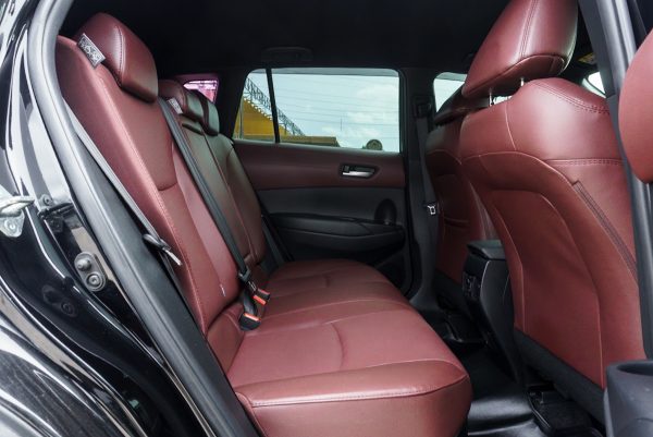 TOYOTA COROLLA CROSS 1.8 HYBRID PREMIUM ปี2020 (1ขษ5154) - Image 13