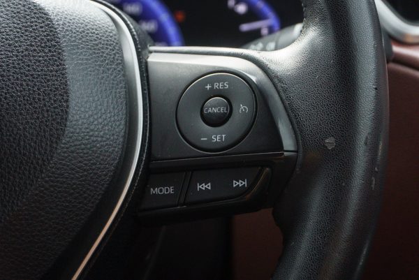 TOYOTA COROLLA CROSS 1.8 HYBRID PREMIUM ปี2020 (1ขษ5154) - Image 19