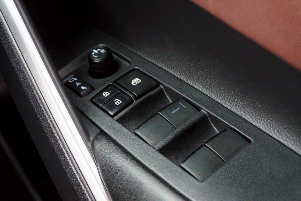 TOYOTA COROLLA CROSS 1.8 HYBRID PREMIUM ปี2020 (1ขข7130) - Image 27