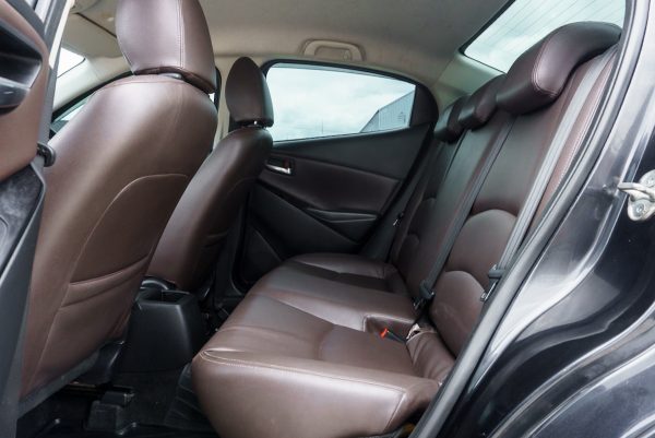 MAZDA 2 1.3 HIGH CONNECT ปี2019 (9กจ1301) - Image 13