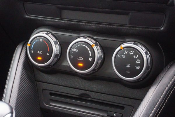 MAZDA 2 1.3 HIGH CONNECT ปี2019 (9กจ1301) - Image 21