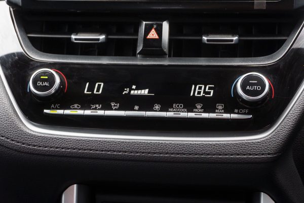 TOYOTA COROLLA CROSS 1.8 HYBRID PREMIUM SAFETY ปี2021 (2ขฌ7994) - Image 21