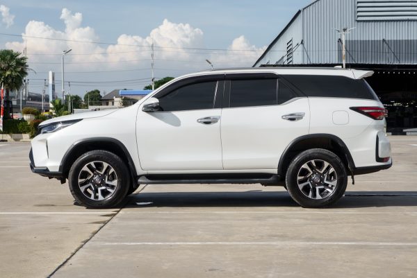 TOYOTA FORTUNER 2.4 LEADER V ปี2024 (กบ6354) - Image 10