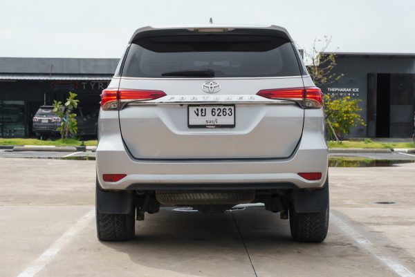 TOYOTA FORTUNER 2.4 V ปี2019 (งย6263) - Image 8