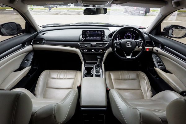 HONDA ACCORD 1.5 EL AT ปี 2020 (9กฬ1690) - Image 17