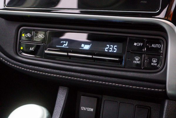 TOYOTA ALTIS 1.8 ESPORT OPTION AT ปี 2019 (8กด8803) - Image 21