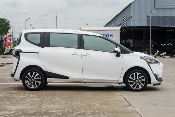 TOYOTA SIENTA 1.5 V ปี2020 (1ขล6300) - Image 6