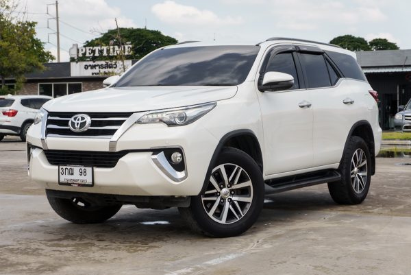 TOYOTA FORTUNER 2.4 V AT ปี2016 (3กฌ98) - Image 2