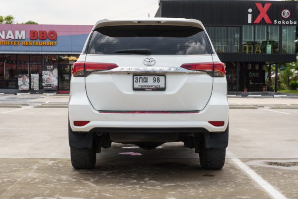TOYOTA FORTUNER 2.4 V AT ปี2016 (3กฌ98) - Image 8