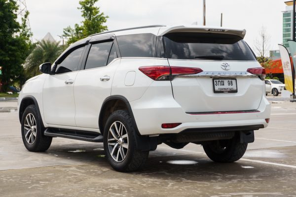 TOYOTA FORTUNER 2.4 V AT ปี2016 (3กฌ98) - Image 9