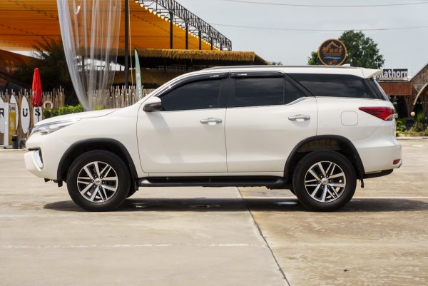 TOYOTA FORTUNER 2.4 V AT ปี2016 (3กฌ98) - Image 10