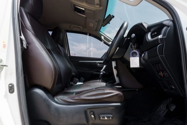 TOYOTA FORTUNER 2.4 V AT ปี2016 (3กฌ98) - Image 11