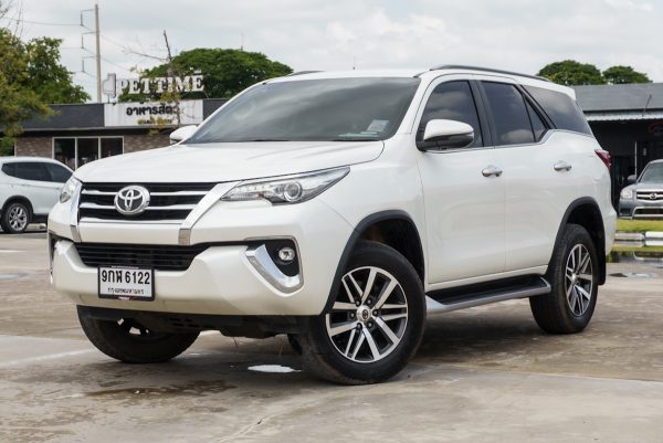 TOYOTA FORTUNER 2.4 V ปี2019 จด2020 (9กฬ6122) - Image 2