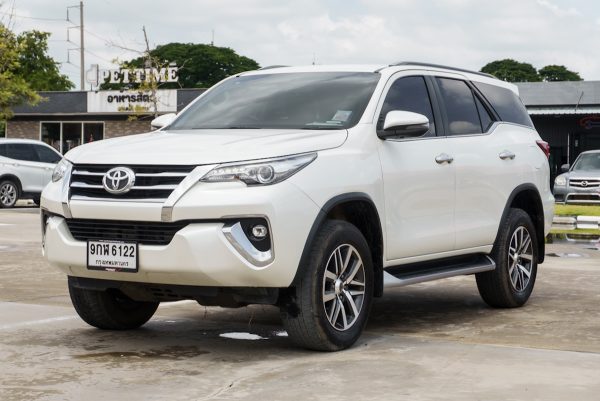 TOYOTA FORTUNER 2.4 V ปี2019 จด2020 (9กฬ6122) - Image 3