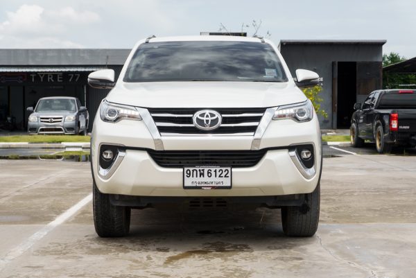 TOYOTA FORTUNER 2.4 V ปี2019 จด2020 (9กฬ6122) - Image 4