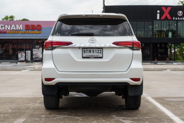 TOYOTA FORTUNER 2.4 V ปี2019 จด2020 (9กฬ6122) - Image 8