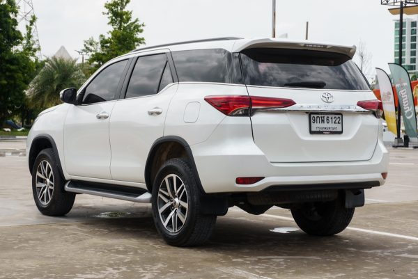 TOYOTA FORTUNER 2.4 V ปี2019 จด2020 (9กฬ6122) - Image 9